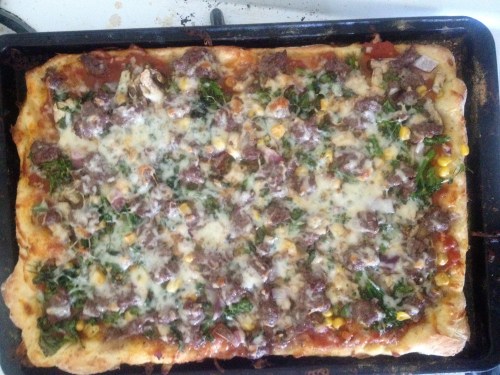 cornmeal crust pizza with grond beef